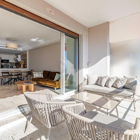 Spacious A C 2br 4p شقة كان